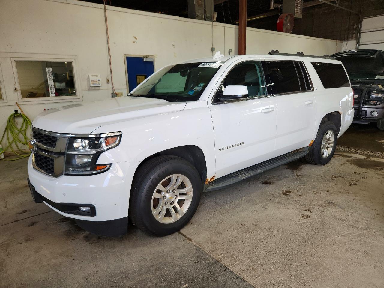 2015 Chevrolet Suburban LT, VIN 1GNSKJKC7FR520692 — Механическое