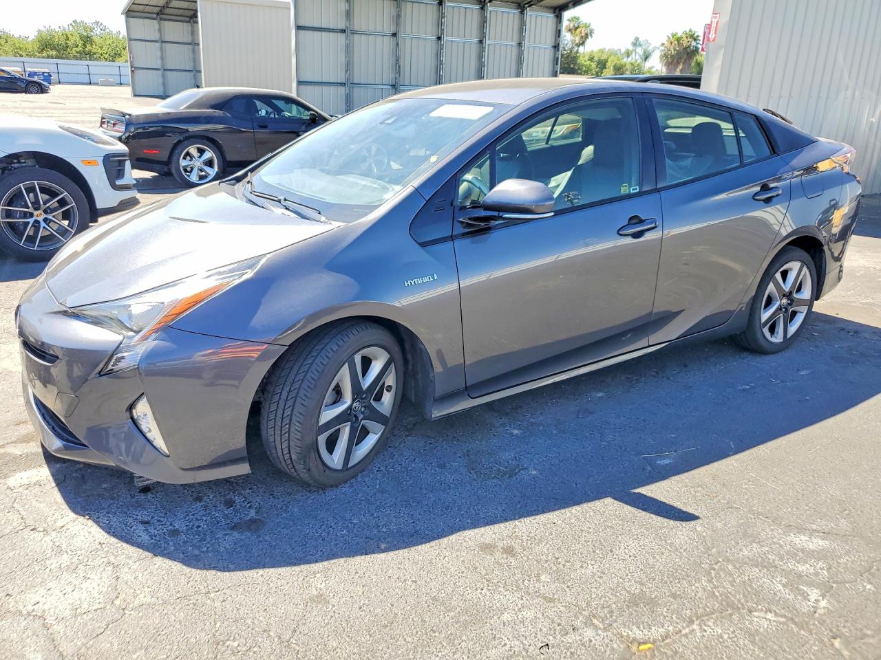 2017 Toyota Prius Three, VIN JTDKARFU0H3038407 — Перед