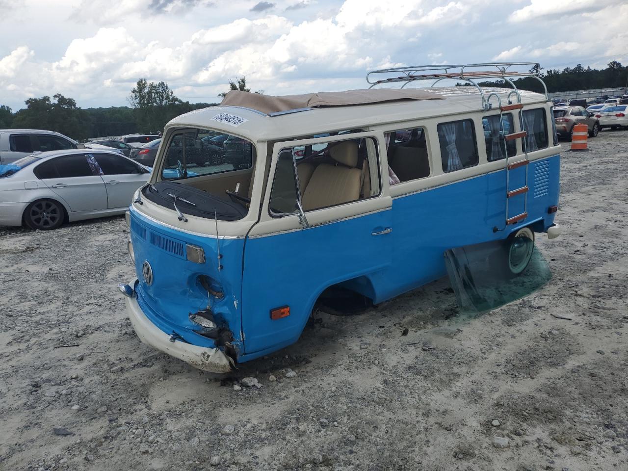 1994 Volkswagen BUS, VIN 9BWZZZ23ZRP021414 — Front end