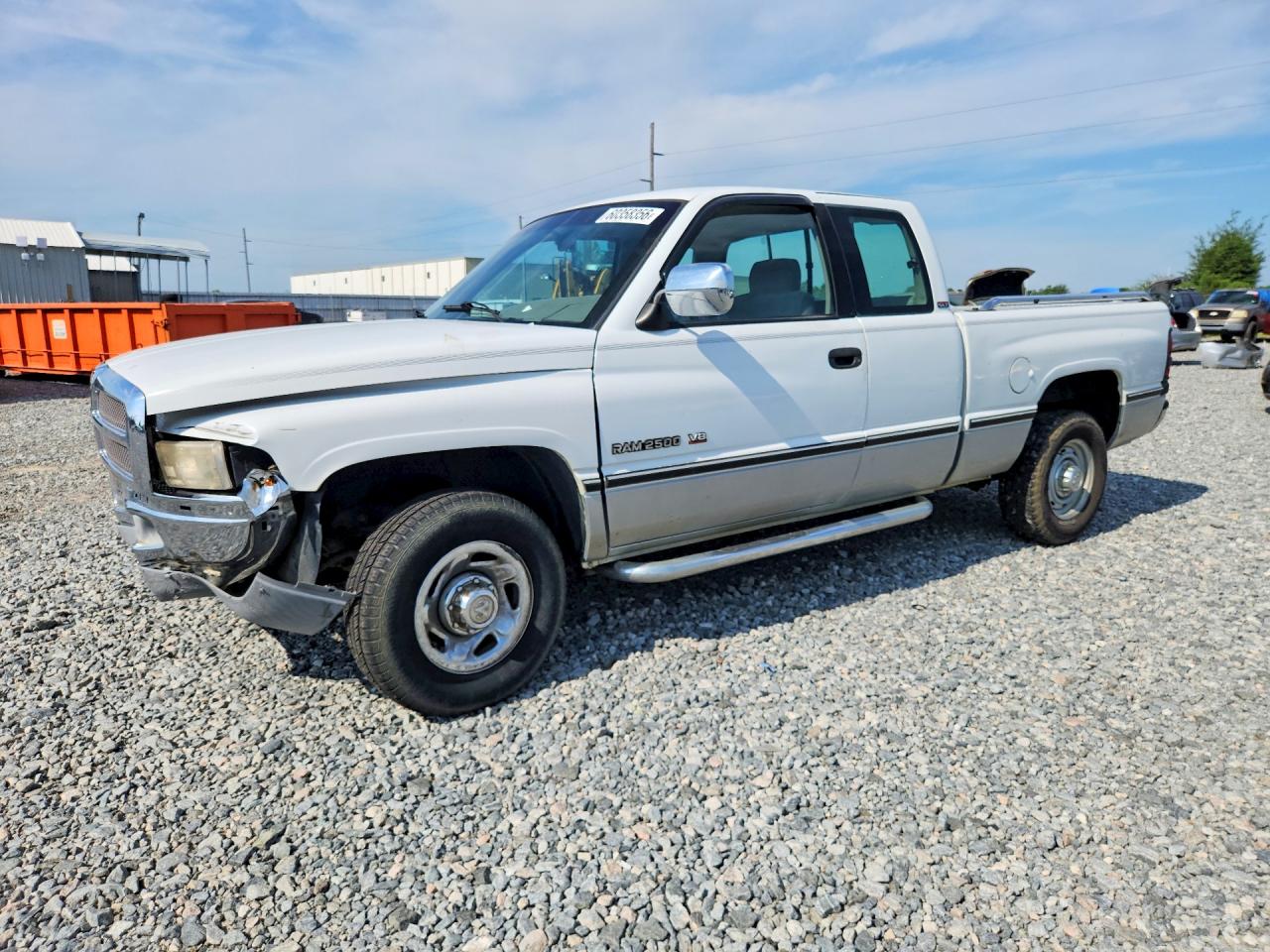 1996 Dodge 2500, VIN 1B7KC23Z3TJ143917 — Front end
