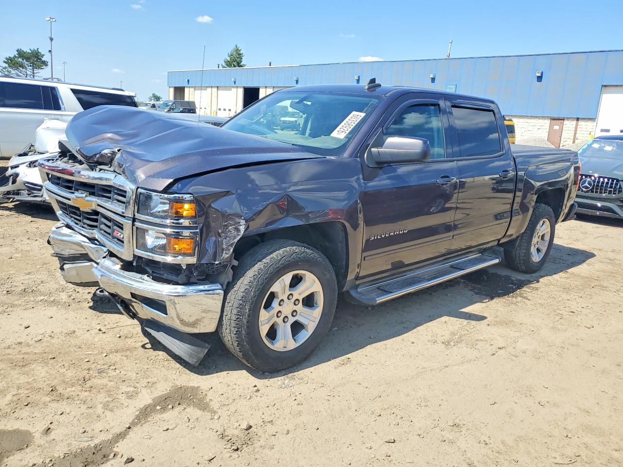 2015 Chevrolet Silverado 1500 LT, VIN 3GCUKREC0FG183388 — Front end