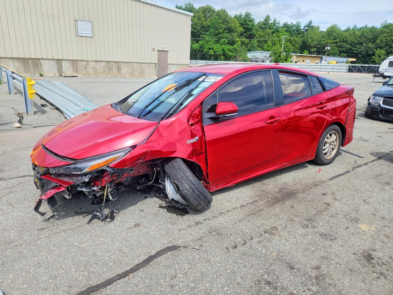2022 Toyota Prius XLE, VIN JTDKAMFP6N3227815 — Перед