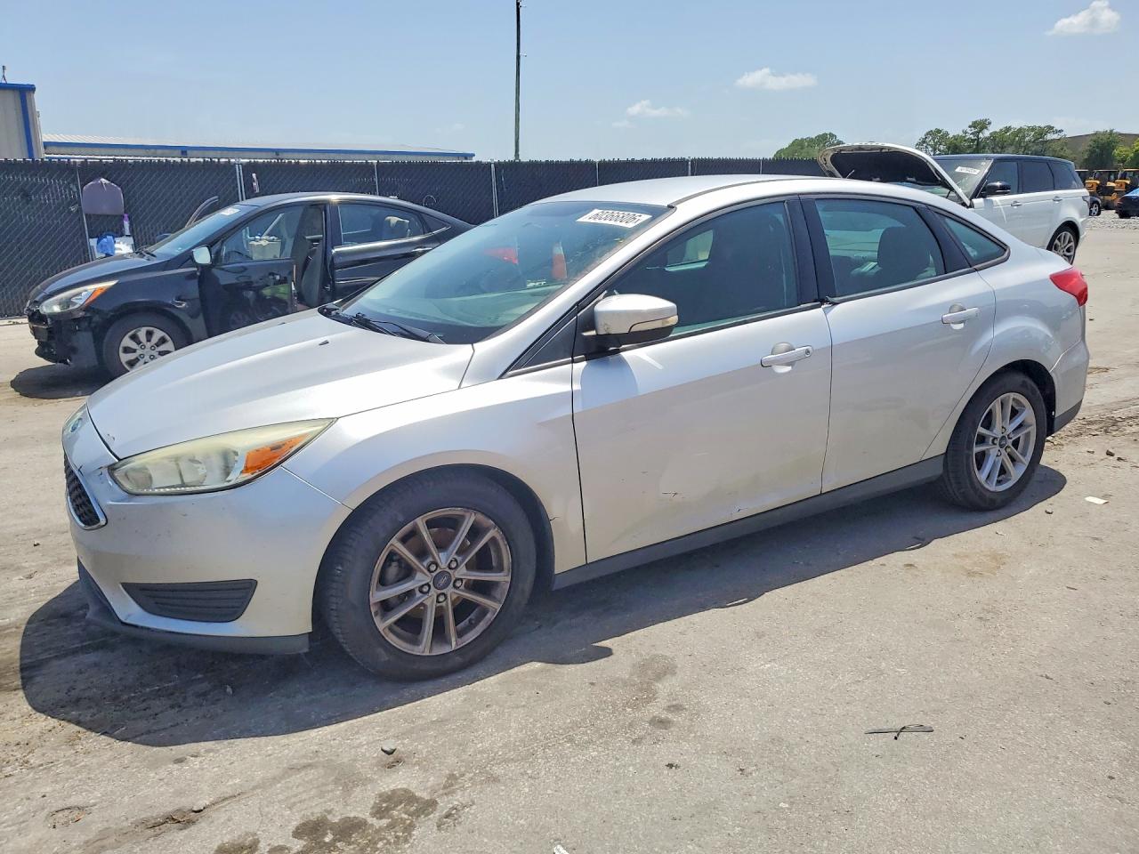 2015 Ford Focus SE, VIN 1FADP3F2XFL249586 — Мелкие вмятины и царапины