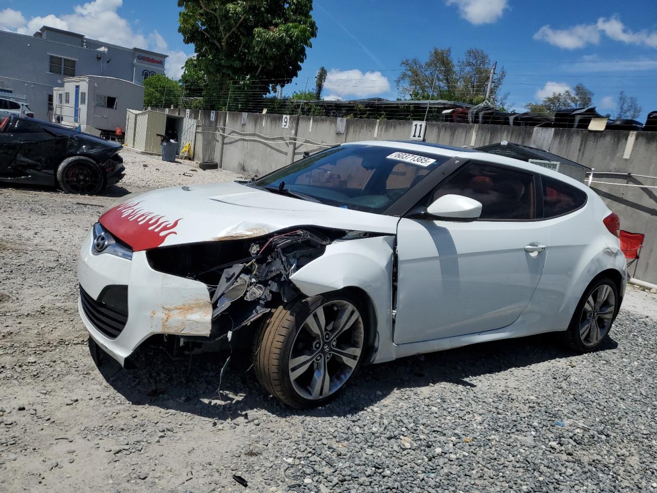2013 Hyundai Veloster w/Gray Int, VIN KMHTC6AD1DU166305 — Front end