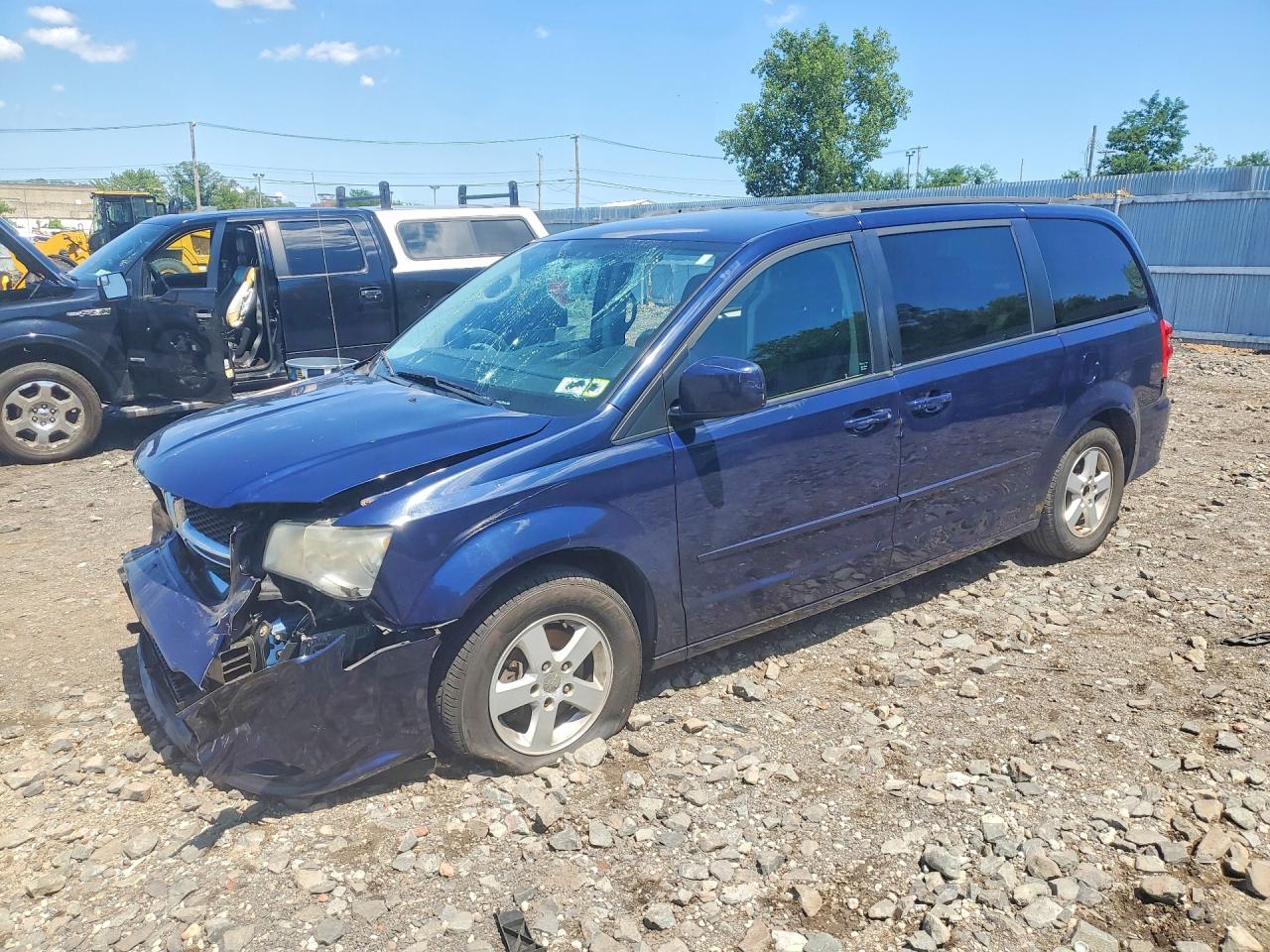 2012 Dodge Grand Caravan SXT, VIN 2C4RDGCG9CR378549 — Front end