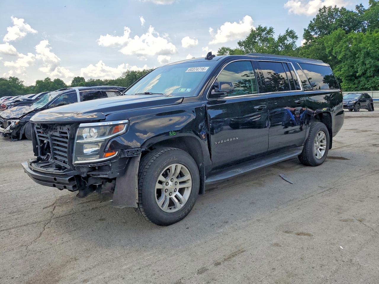 2017 Chevrolet Suburban LT, VIN 1GNSKHKC8HR150350 — Front end