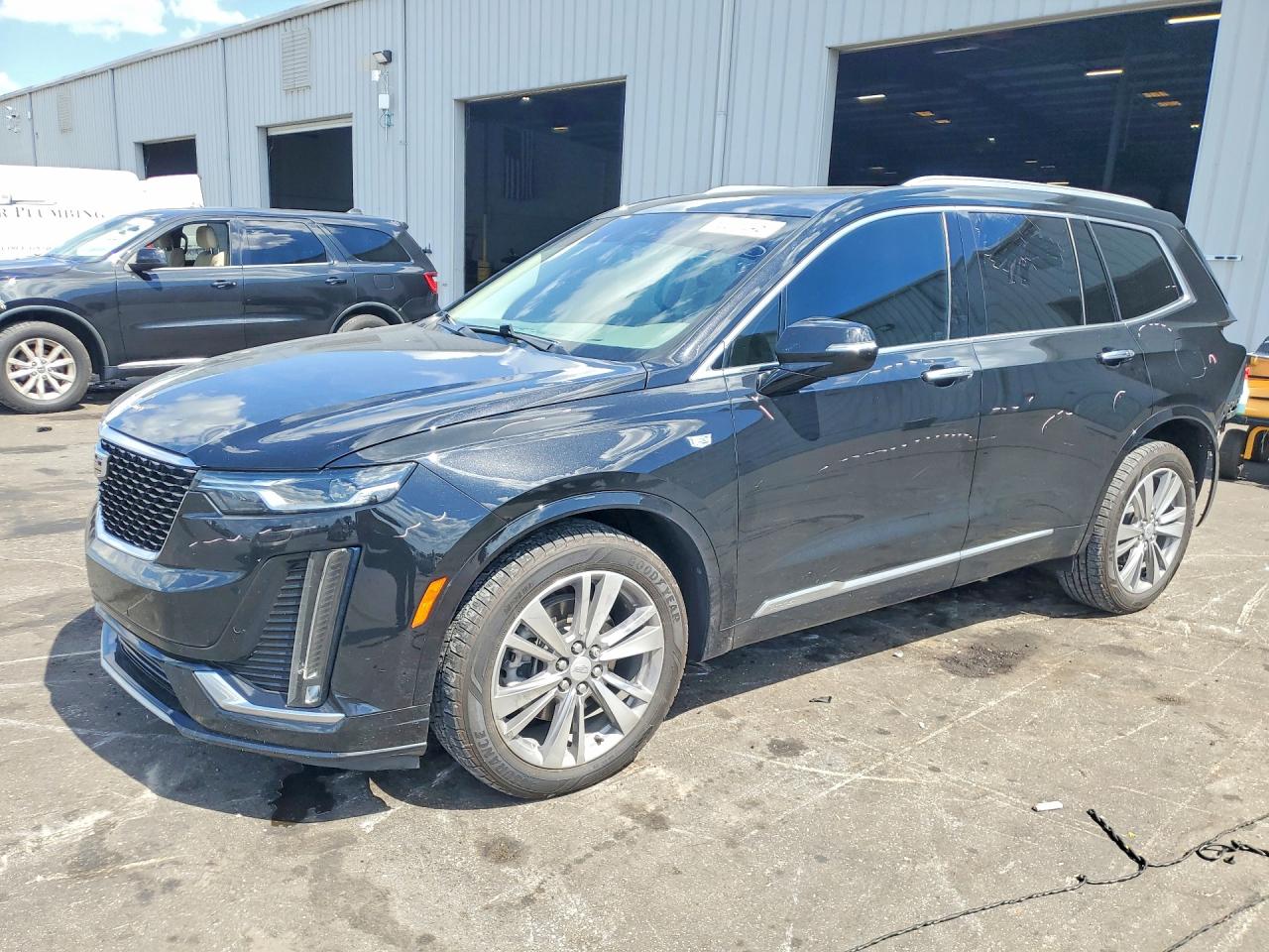 2022 Cadillac XT6 Premium Luxury, VIN 1GYKPCRS5NZ102563 — Rear end