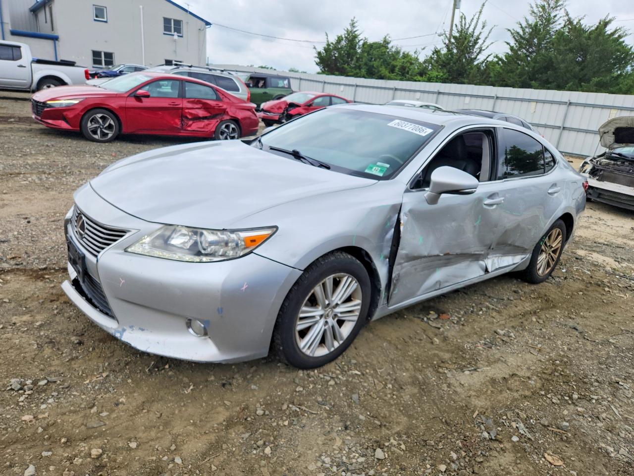 2014 Lexus ES 330, VIN JTHBK1GG1E2135767 — Side