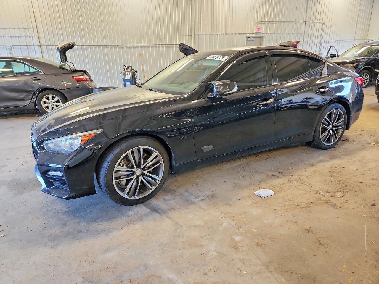 2016 Infiniti Q50 Premium, VIN JN1EV7ARXGM346723 — Мелкие вмятины и царапины