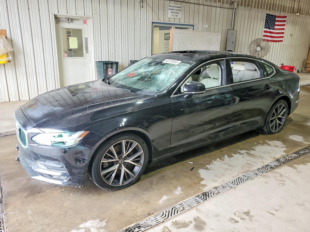 2018 Volvo S90 Momentum, VIN LVY992MK0JP032324 — Vandalism