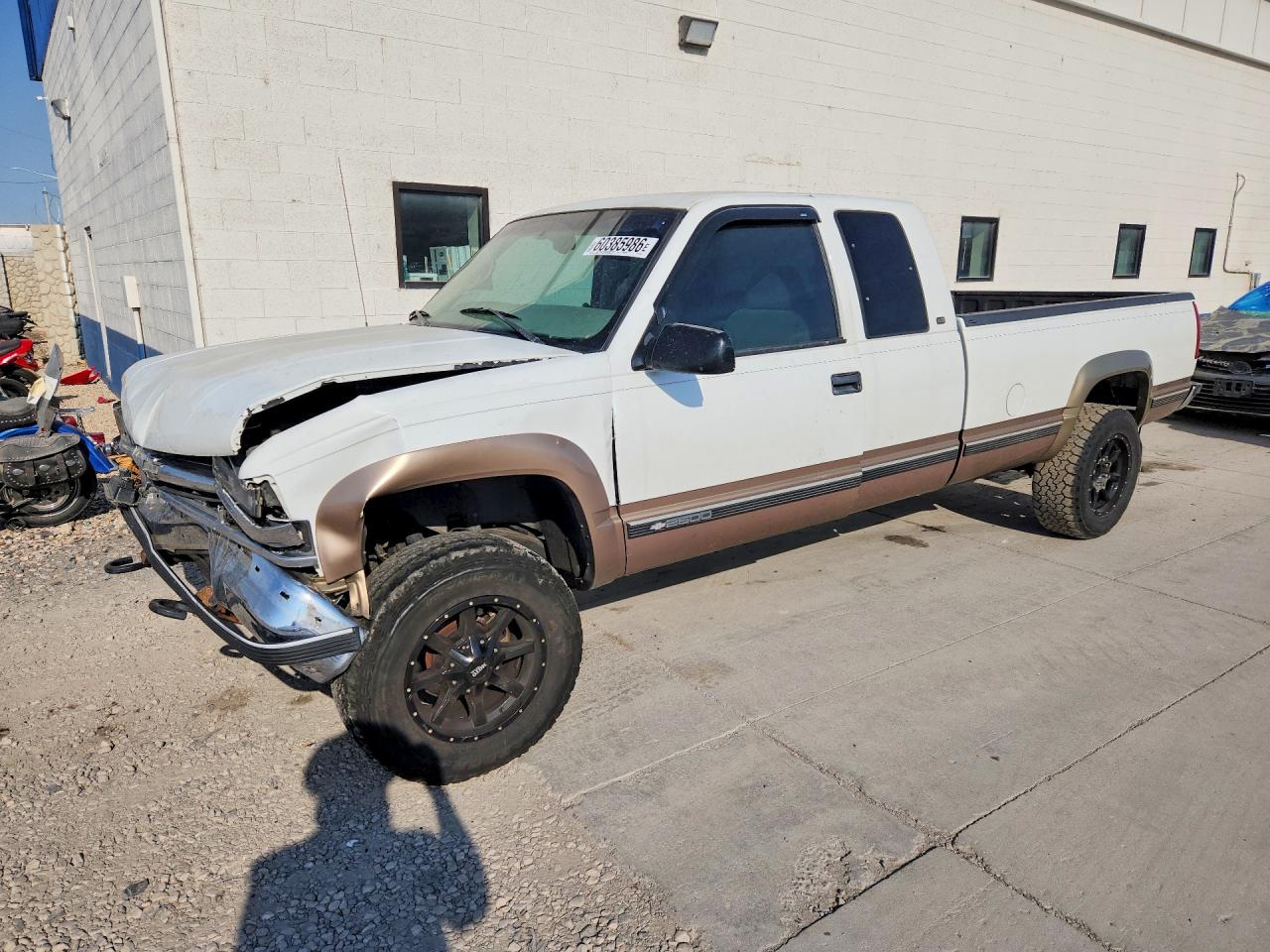 1997 Chevrolet Silverado 2500, VIN 1GCGK29R4VE244489 — Перед