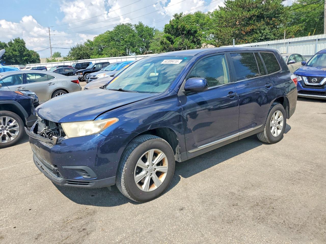 2013 Toyota Highlander SE, VIN 5TDBK3EH2DS213232 — Front end