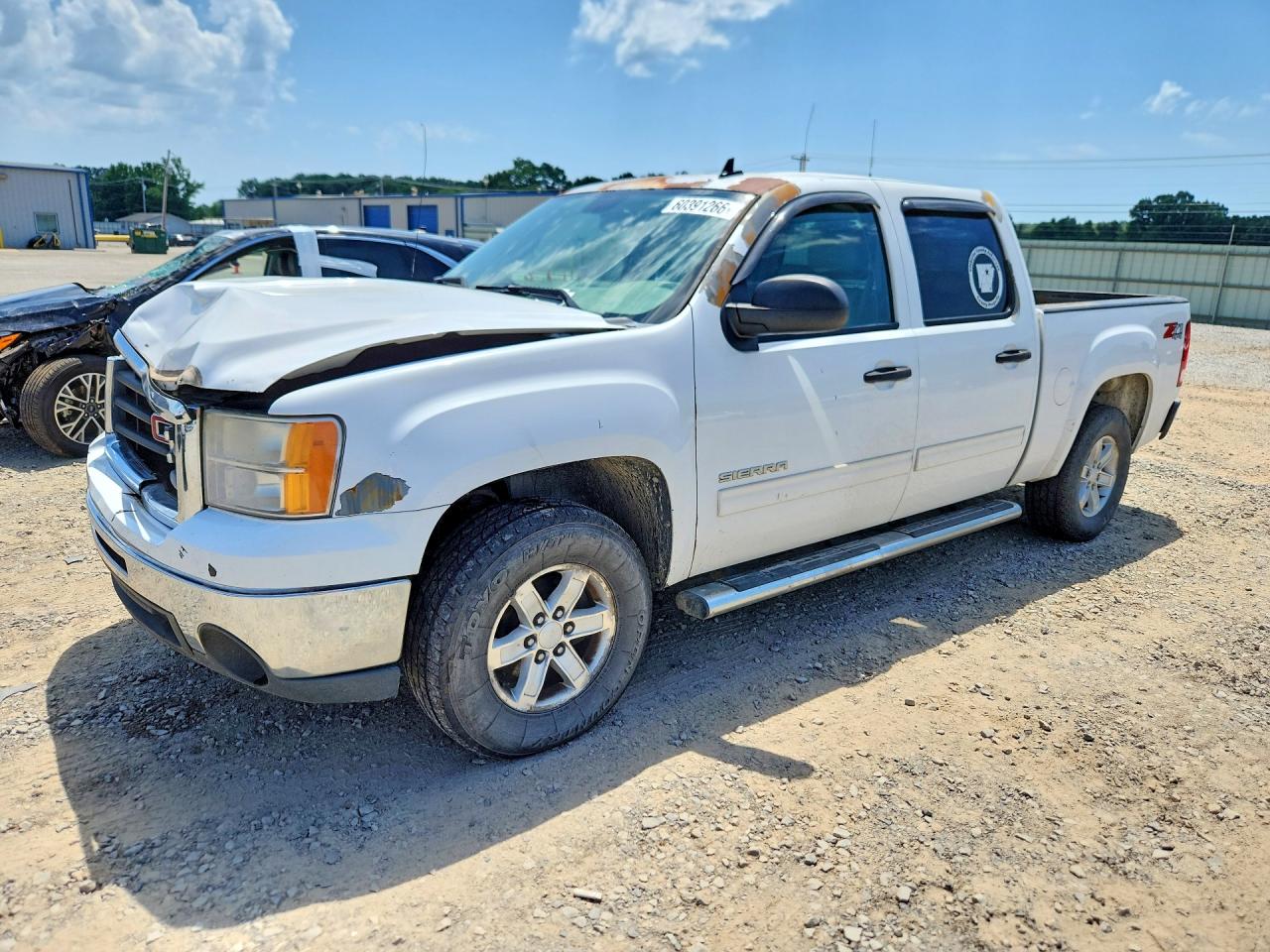 2011 GMC Sierra 1500 SLE, VIN 3GTP2VE34BG360797 — Front end
