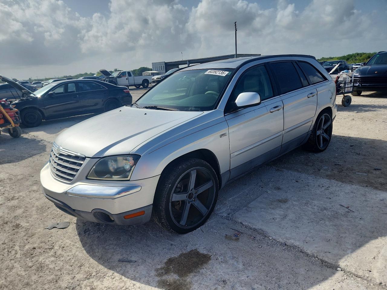 2006 Chrysler Pacifica Touring, VIN 2A8GM68446R678500 — Front end