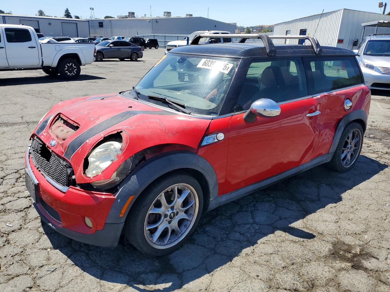 2009 MINI Clubman S, VIN WMWMM33599TP73508 — Перед