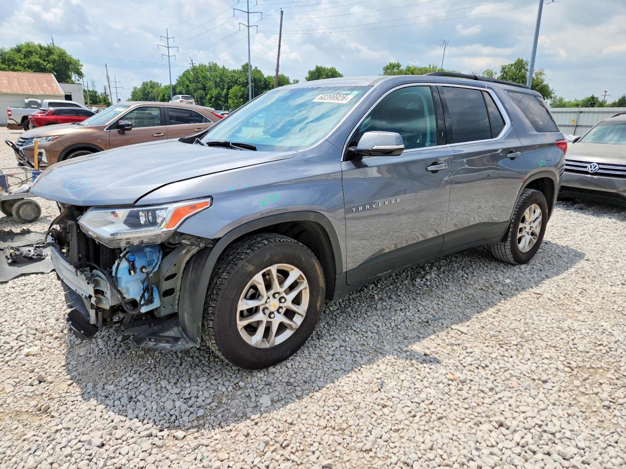 2020 Chevrolet Traverse LT Cloth, VIN 1GNERGKW1LJ248544 — Front end