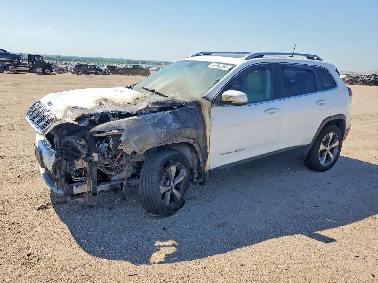 2019 Jeep Cherokee Limited, VIN 1C4PJMDN3KD170051 — Пожар в моторном отсеке