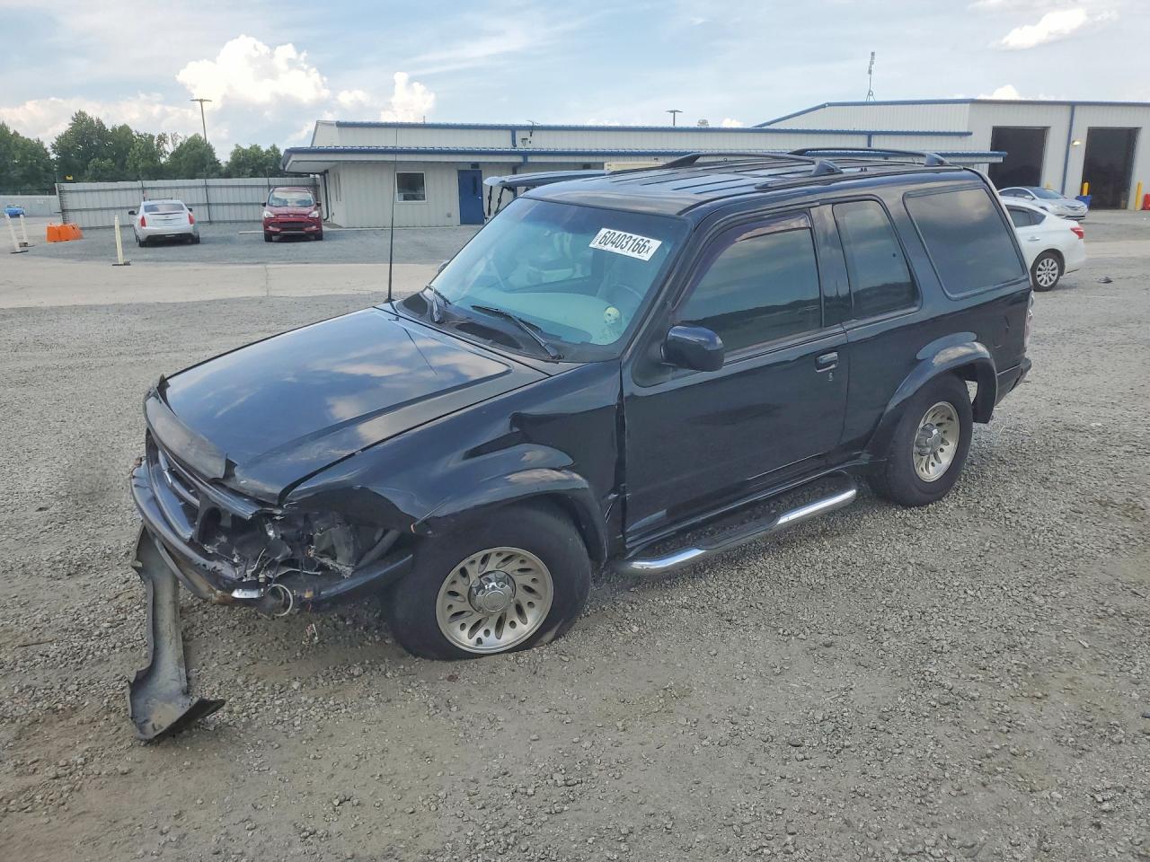 1998 Ford Explorer Sport, VIN 1FMYU22X7WUB85223 — Перед