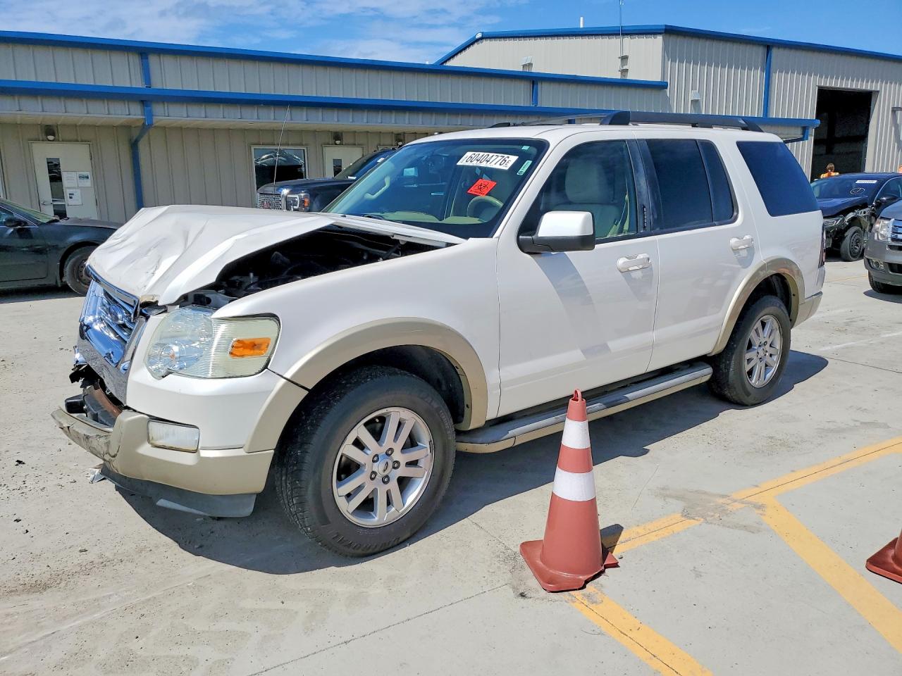 2010 Ford Explorer Eddie Bauer, VIN 1FMEU7EE9AUA40915 — Перед