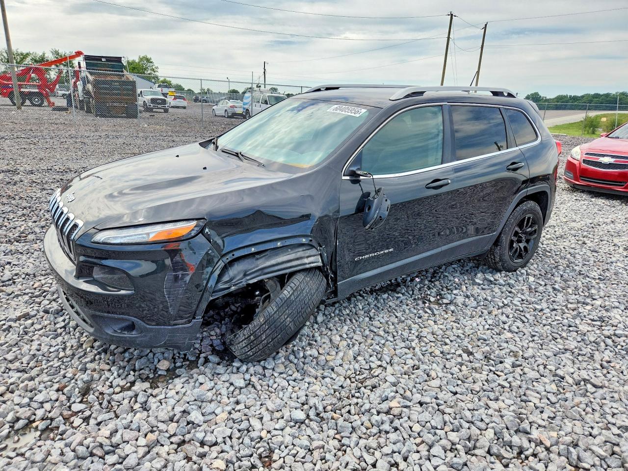 2015 Jeep Cherokee Latitude, VIN 1C4PJMCS5FW744943 — Перед