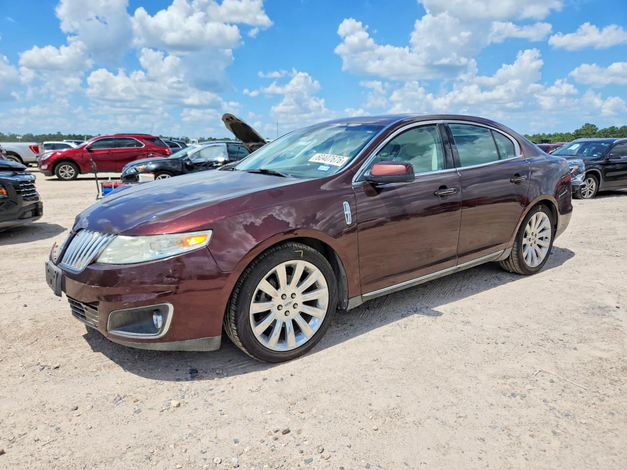 2010 Lincoln MKS, VIN 1LNHL9DR2AG612096 — Front end