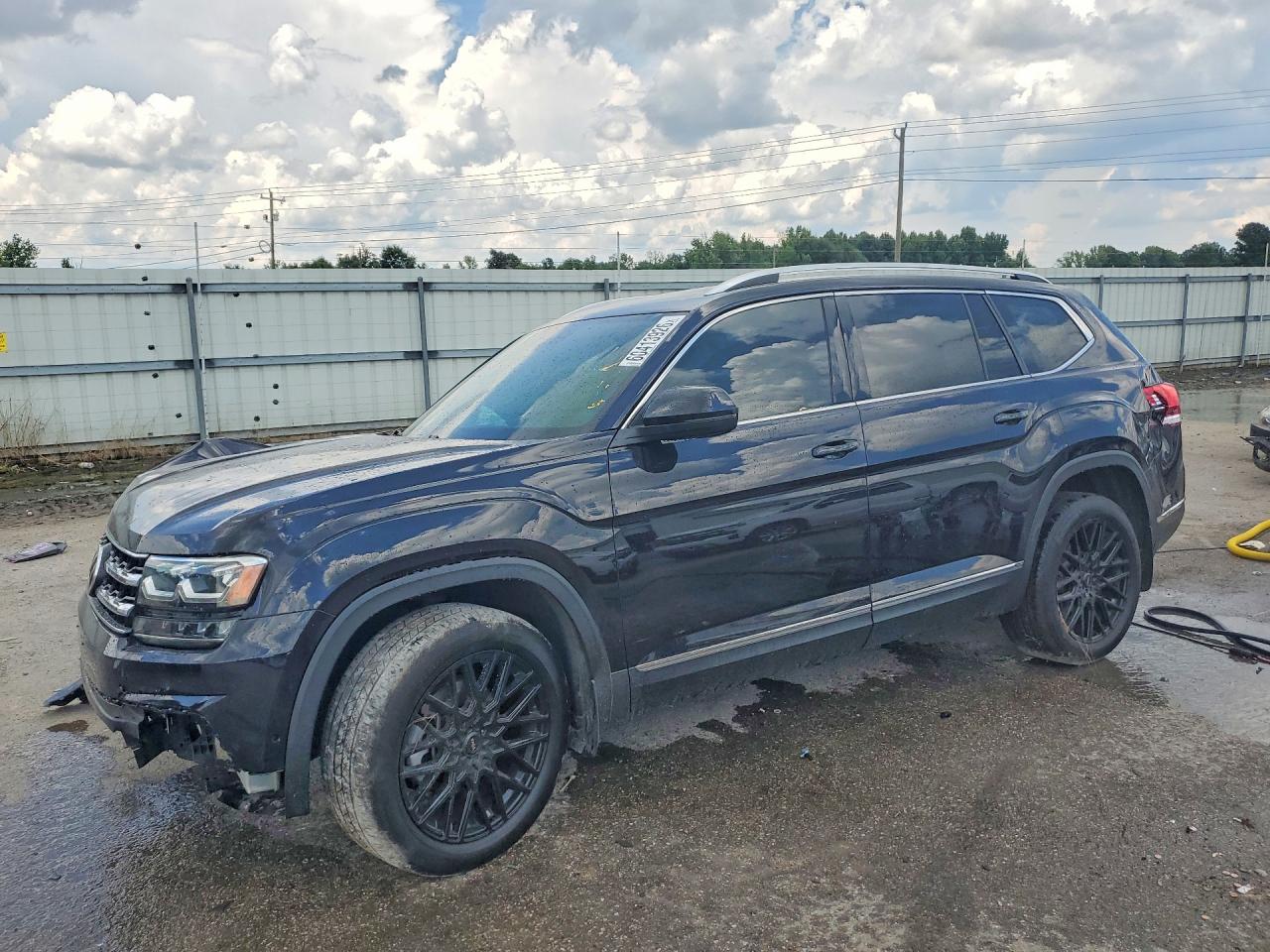 2019 Volkswagen Atlas SEL Premium, VIN 1V2NR2CA2KC520678 — Front end