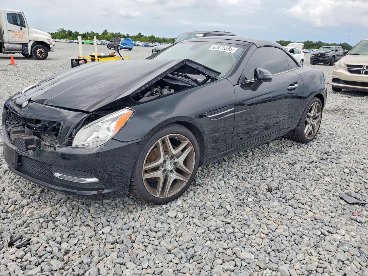 2013 Mercedes-Benz SLK 250, VIN WDDPK4HA3DF058528 — Front end