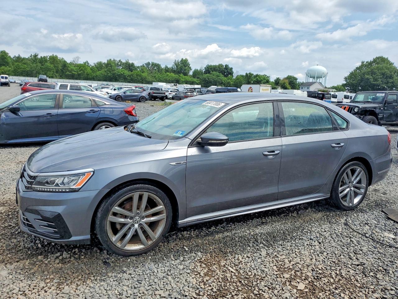 2018 Volkswagen Passat S, VIN 1VWAA7A38JC009917 — Крыша