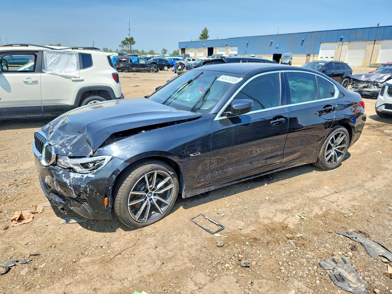 2022 BMW 3 Series 330e xDrive, VIN 3MW5P9J00N8C65225 — Перед