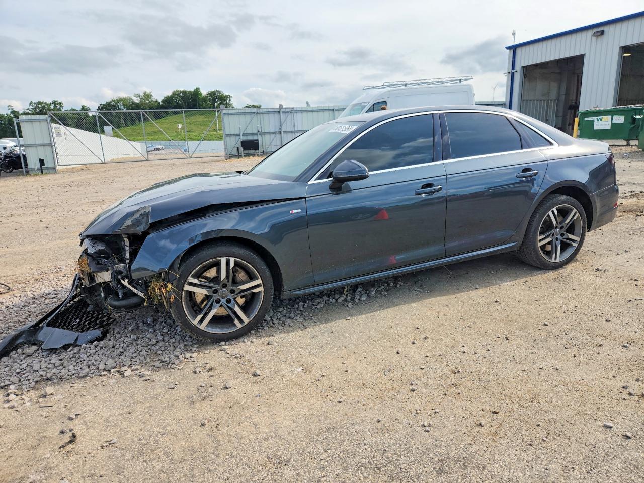 2017 Audi A4 Premium Plus, VIN WAUENAF46HN058925 — Перед