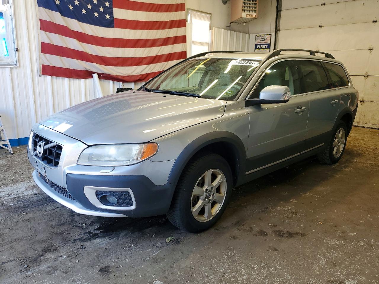 2010 Volvo XC70 3.2L, VIN YV4960BZ7A1078236 — Minor dents and scratches