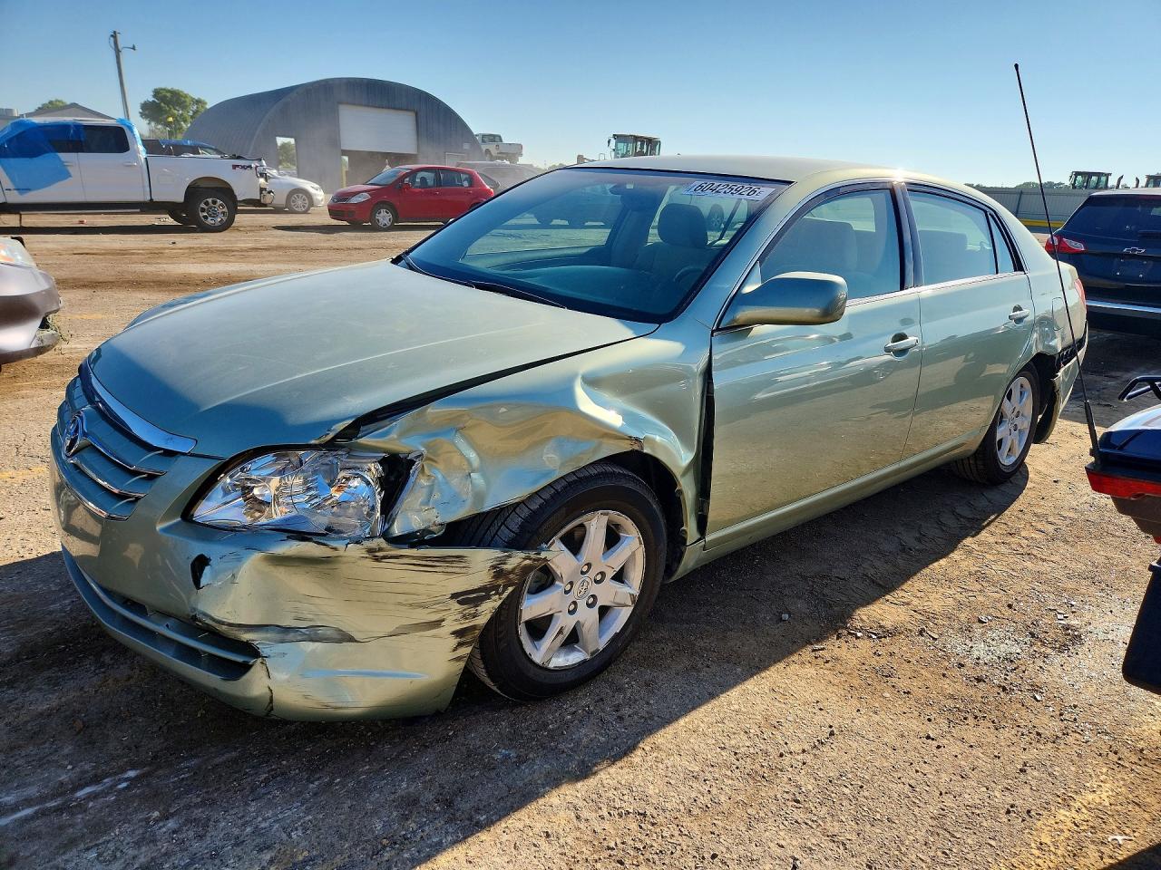 2005 Toyota Avalon XLS, VIN 4T1BK36B25U031047 — Side
