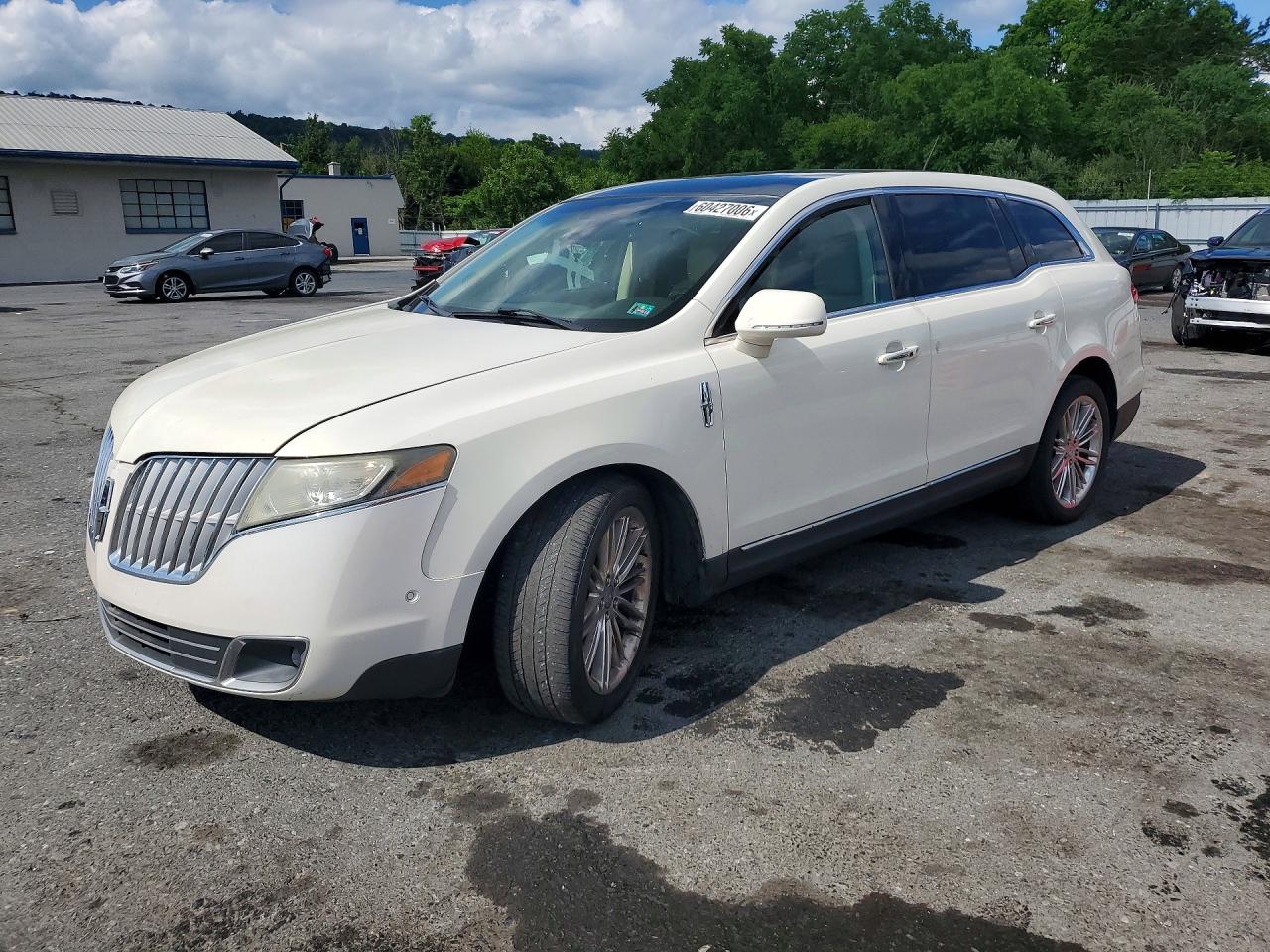 2013 Lincoln MKT EcoBoost, VIN 2LMHJ5AT2DBL55021 — Minor dents and scratches
