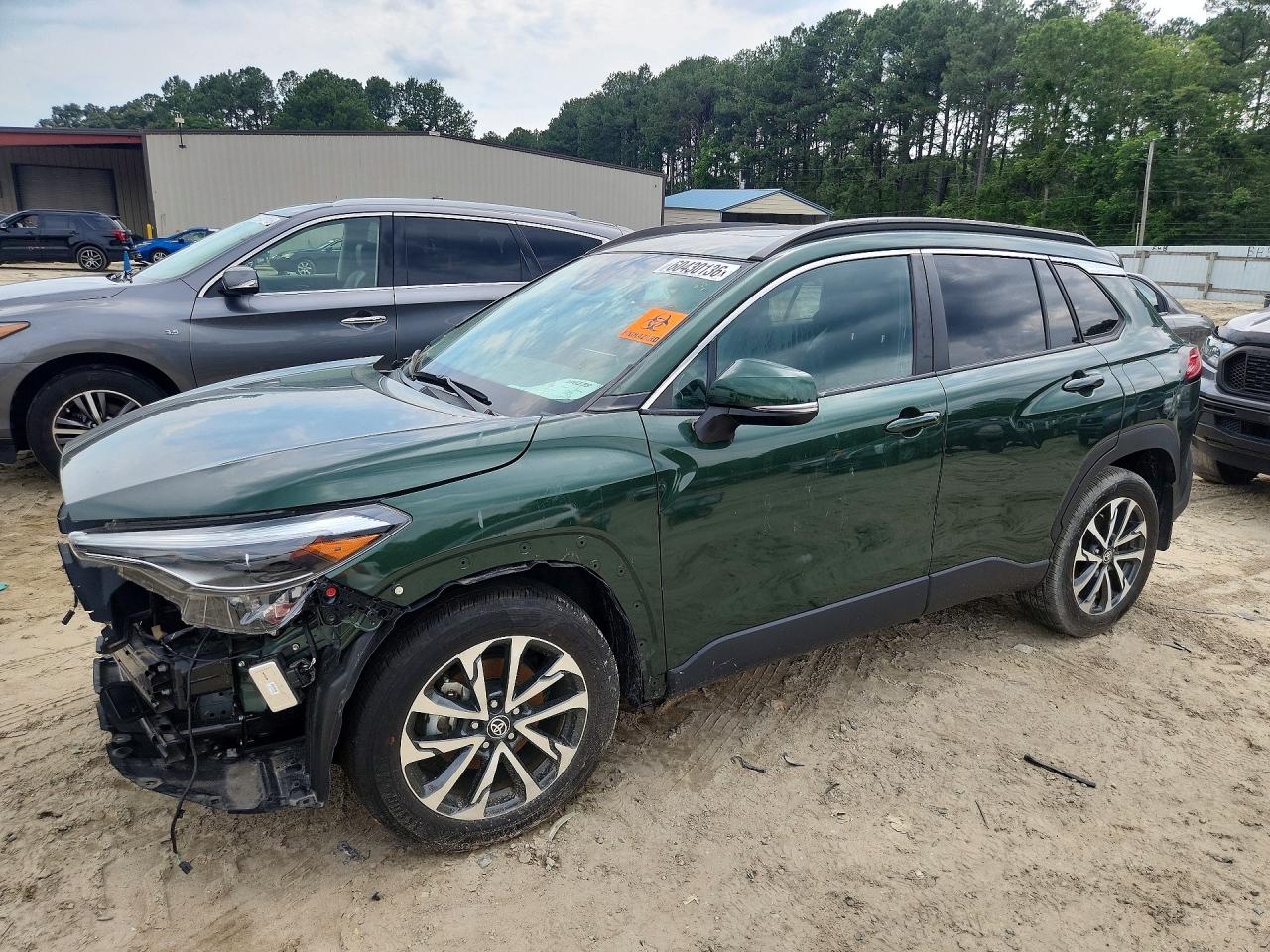 2022 Toyota Corolla Cross XLE, VIN 7MUDAABG7NV024496 — Front end