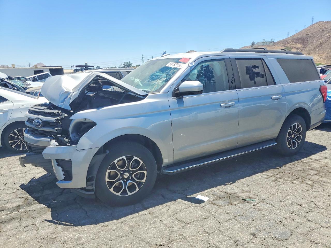 2023 Ford Expedition Max XLT, VIN 1FMJK1J86PEA51343 — Front end