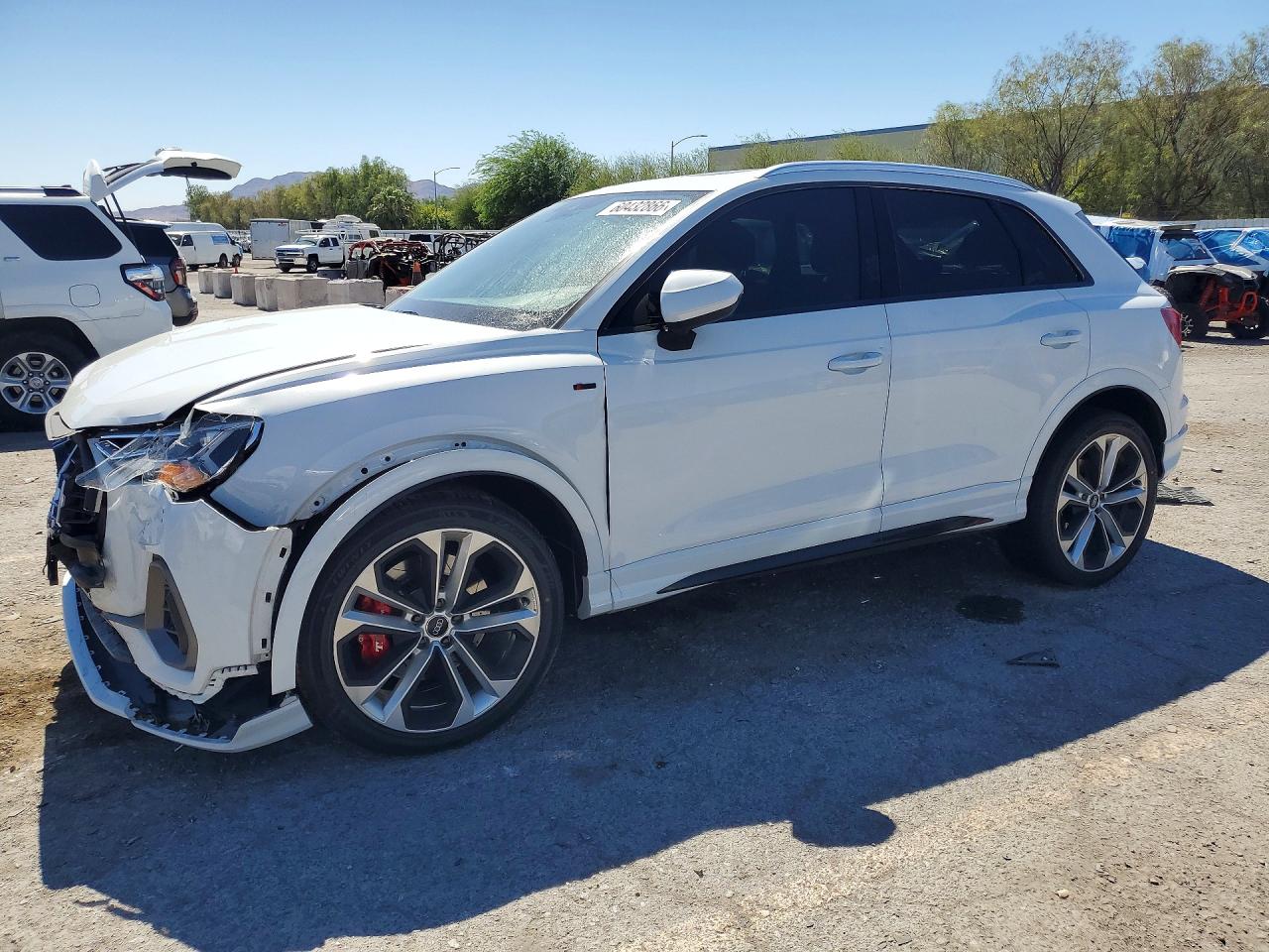 2019 Audi Q3 S line Premium Plus, VIN WA1EECF31K1074836 — Перед