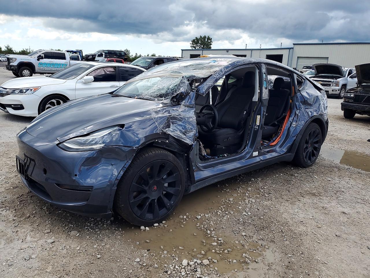 2021 Tesla Model Y Long Range, VIN 5YJYGDEE4MF062616 — All over