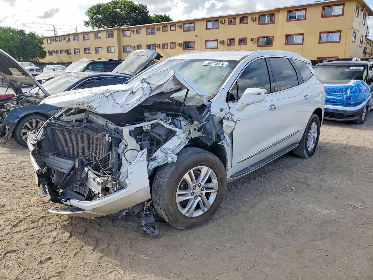 2019 Buick Enclave Essence, VIN 5GAERBKWXKJ235206 — Front end