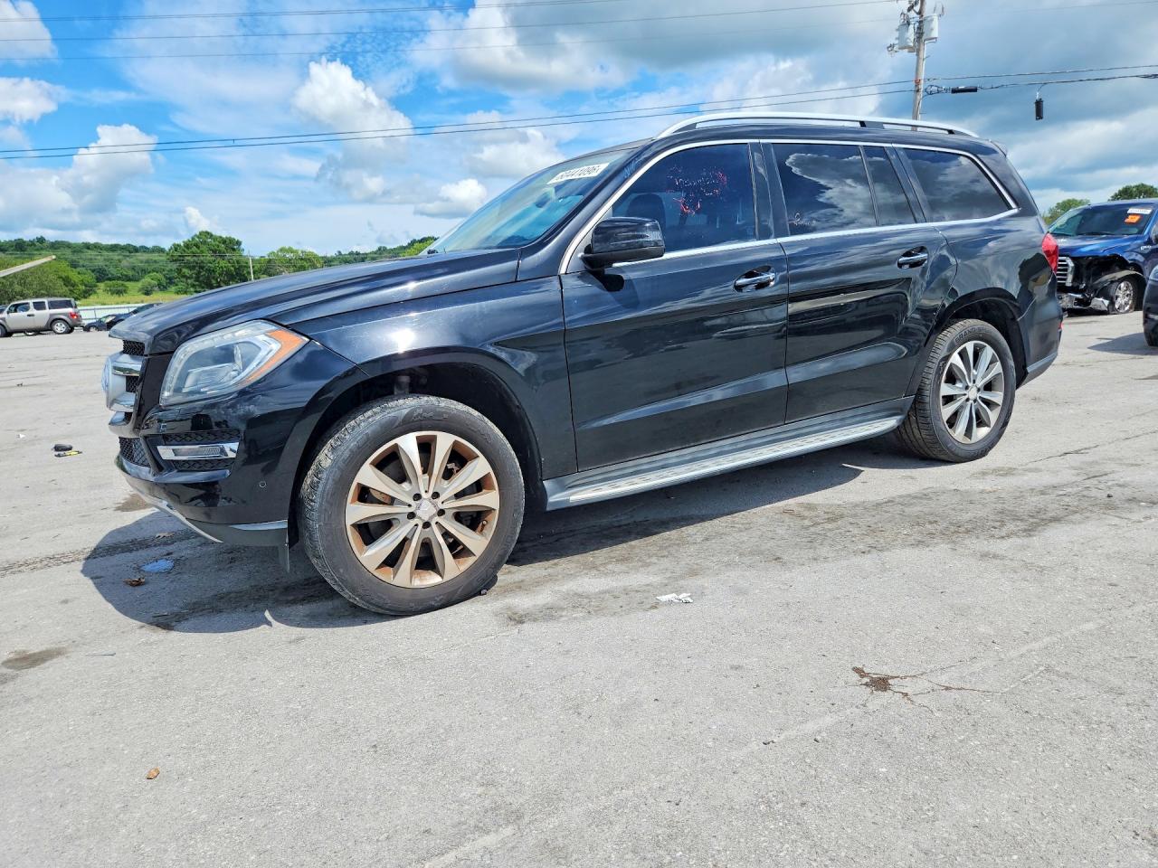 2013 Mercedes-Benz GL 450, VIN 4JGDF7CE9DA254334 — Minor dents and scratches
