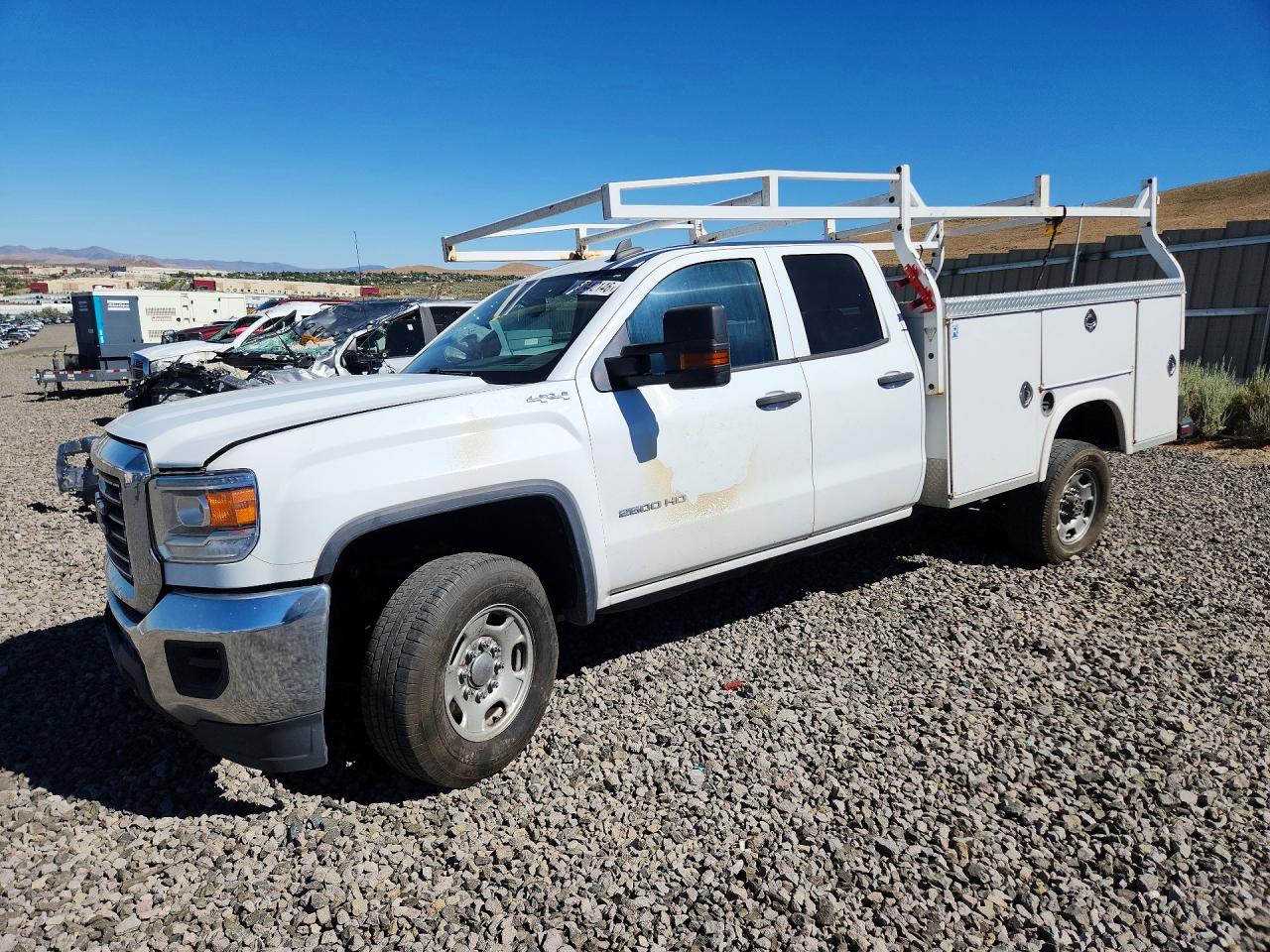 2017 GMC Sierra 2500HD, VIN 1GD22REG8HZ264325 — Front end