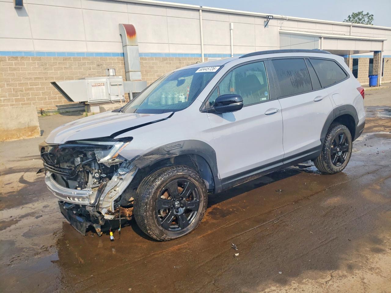 2022 Honda Pilot TrailSport, VIN 5FNYF6H81NB074132 — Перед