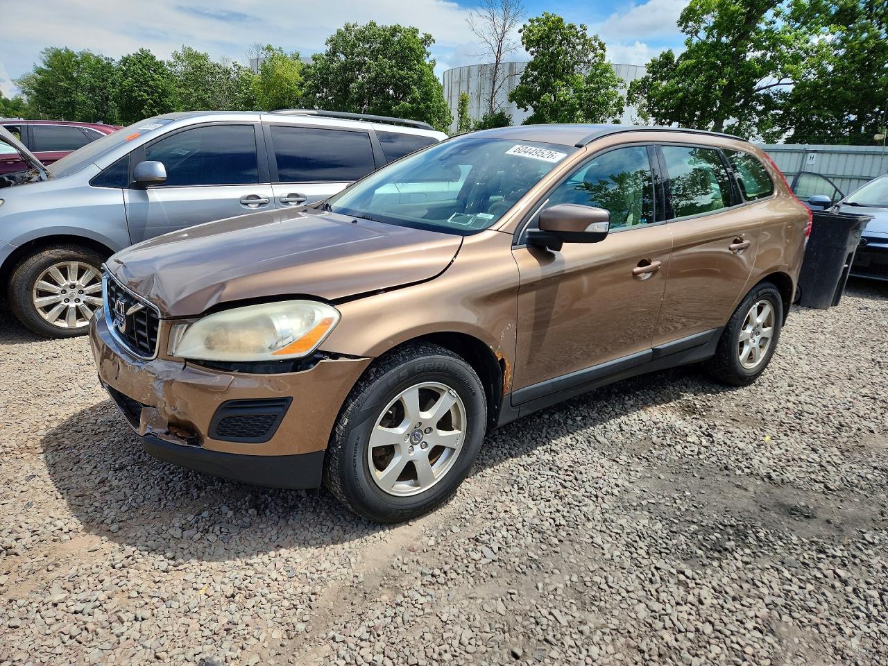 2011 Volvo XC60 3.2L, VIN YV4940DL5B2157835 — Front end