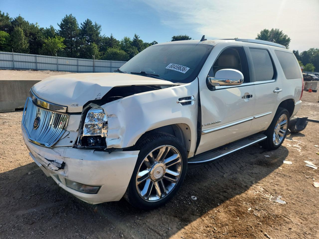 2008 Cadillac Escalade, VIN 1GYFK63838R227208 — Side