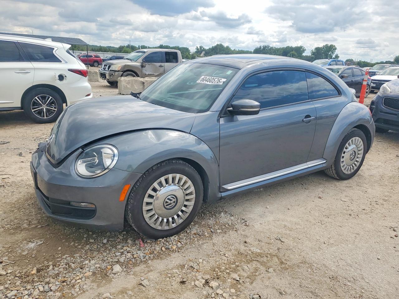 2013 Volkswagen Beetle 2.5L, VIN 3VWJX7AT3DM687492 — Front end
