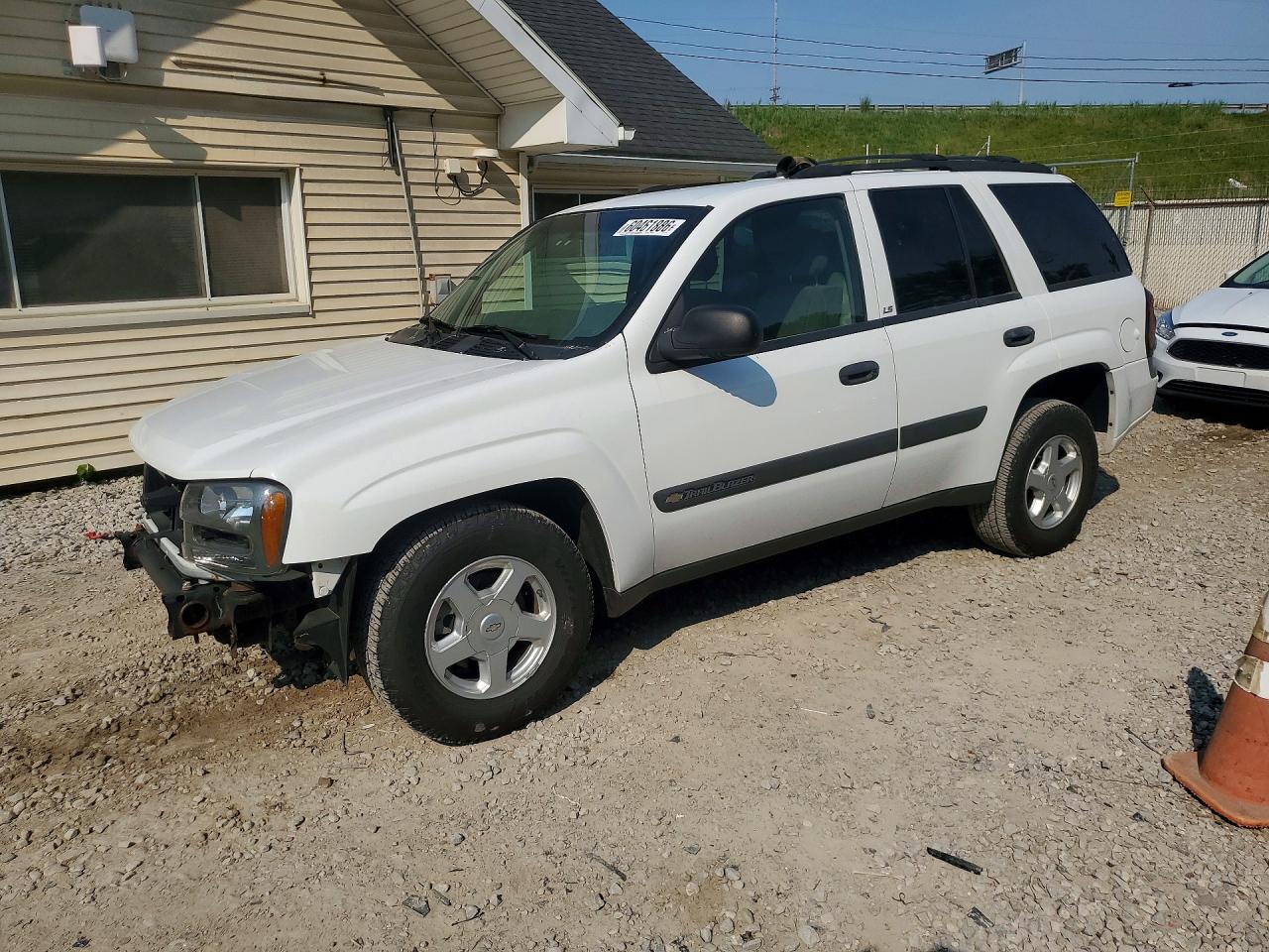 2003 Chevrolet TrailBlazer LS, VIN 1GNDS13S232166230 — Front end