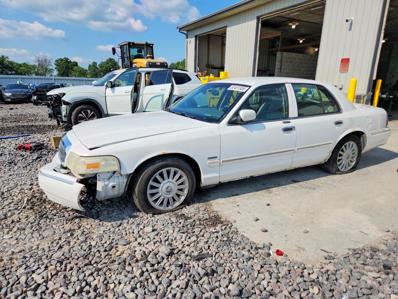 2009 Mercury Grand Marquis LS, VIN 2MEHM75V89X635159 — Перед