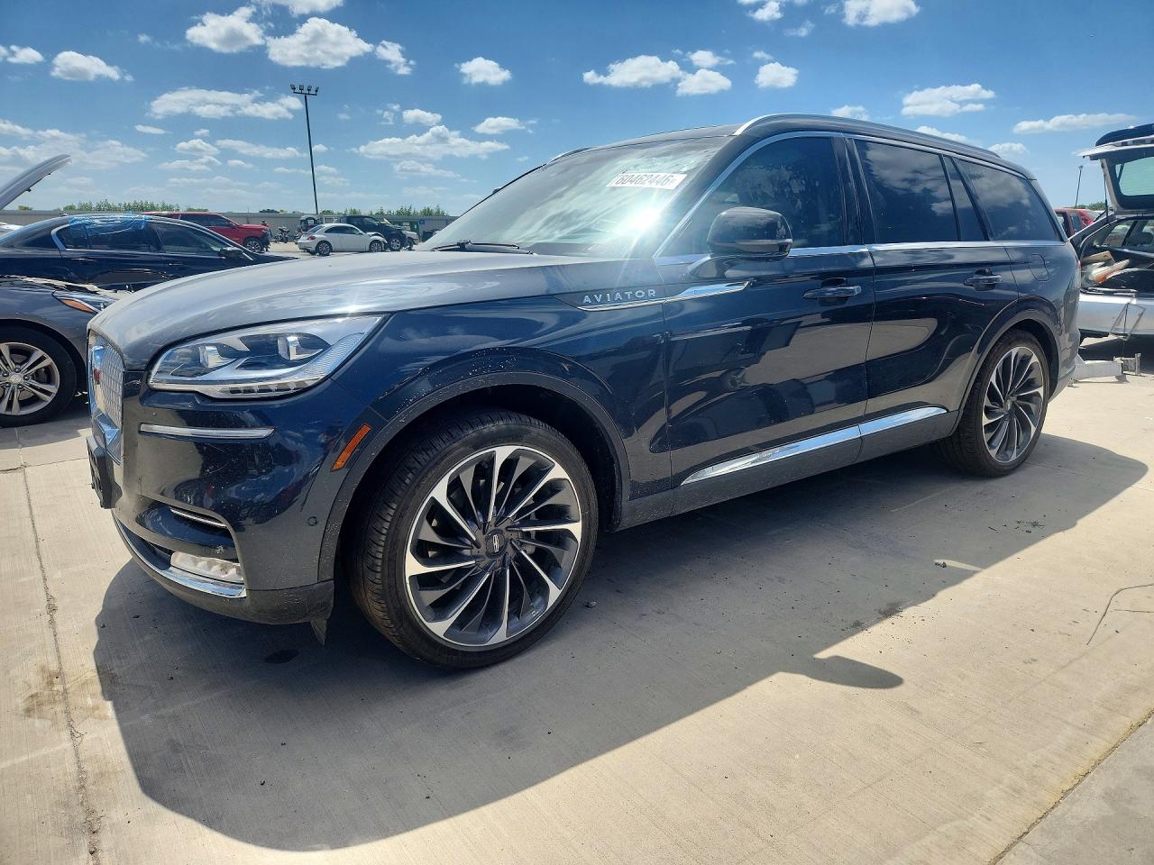 2023 Lincoln Aviator Reserve, VIN 5LM5J7WC6PGL26148 — Side