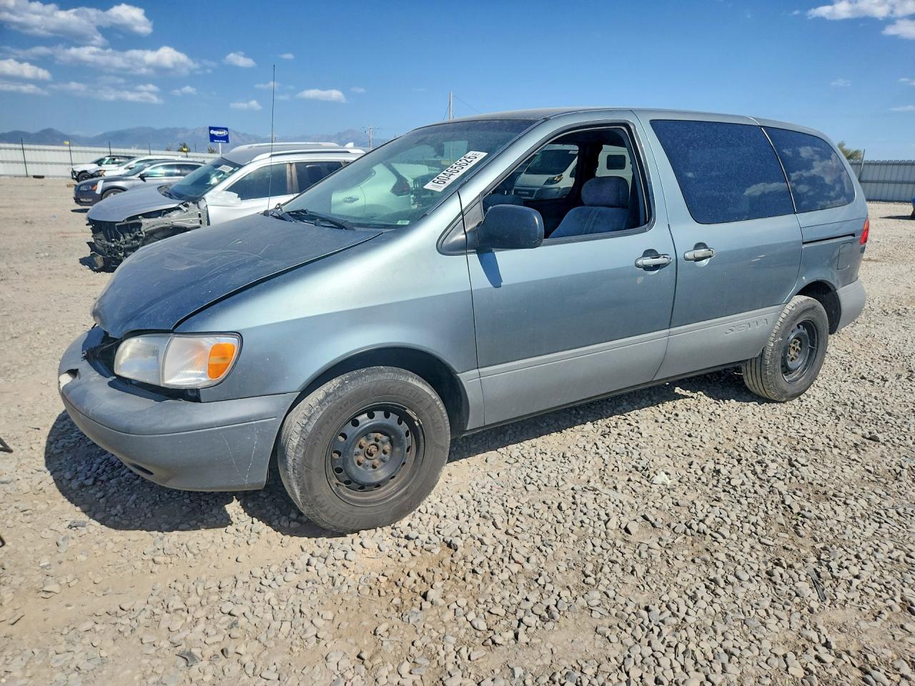 2000 Toyota Sienna CE, VIN 4T3ZF19C7YU319623 — Зад