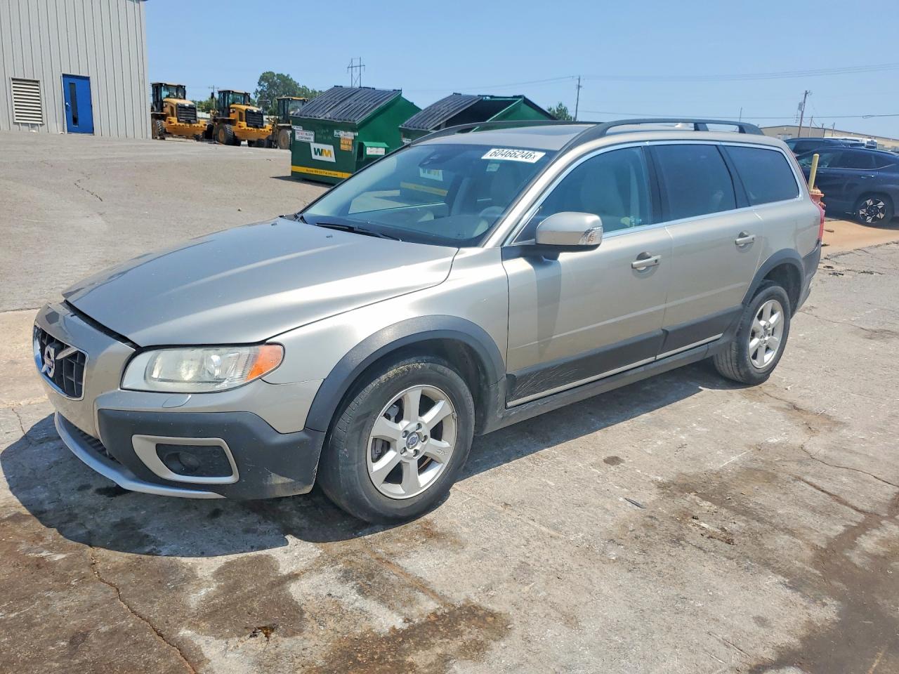 2013 Volvo XC70 3.2L, VIN YV4952BL2D1166450 — Front end