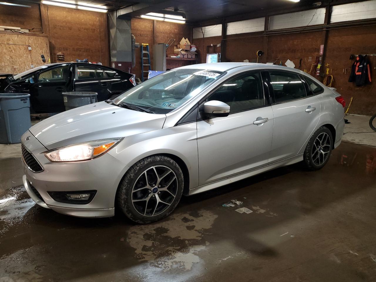 2016 Ford Focus SE, VIN 1FADP3F25GL219154 — Side